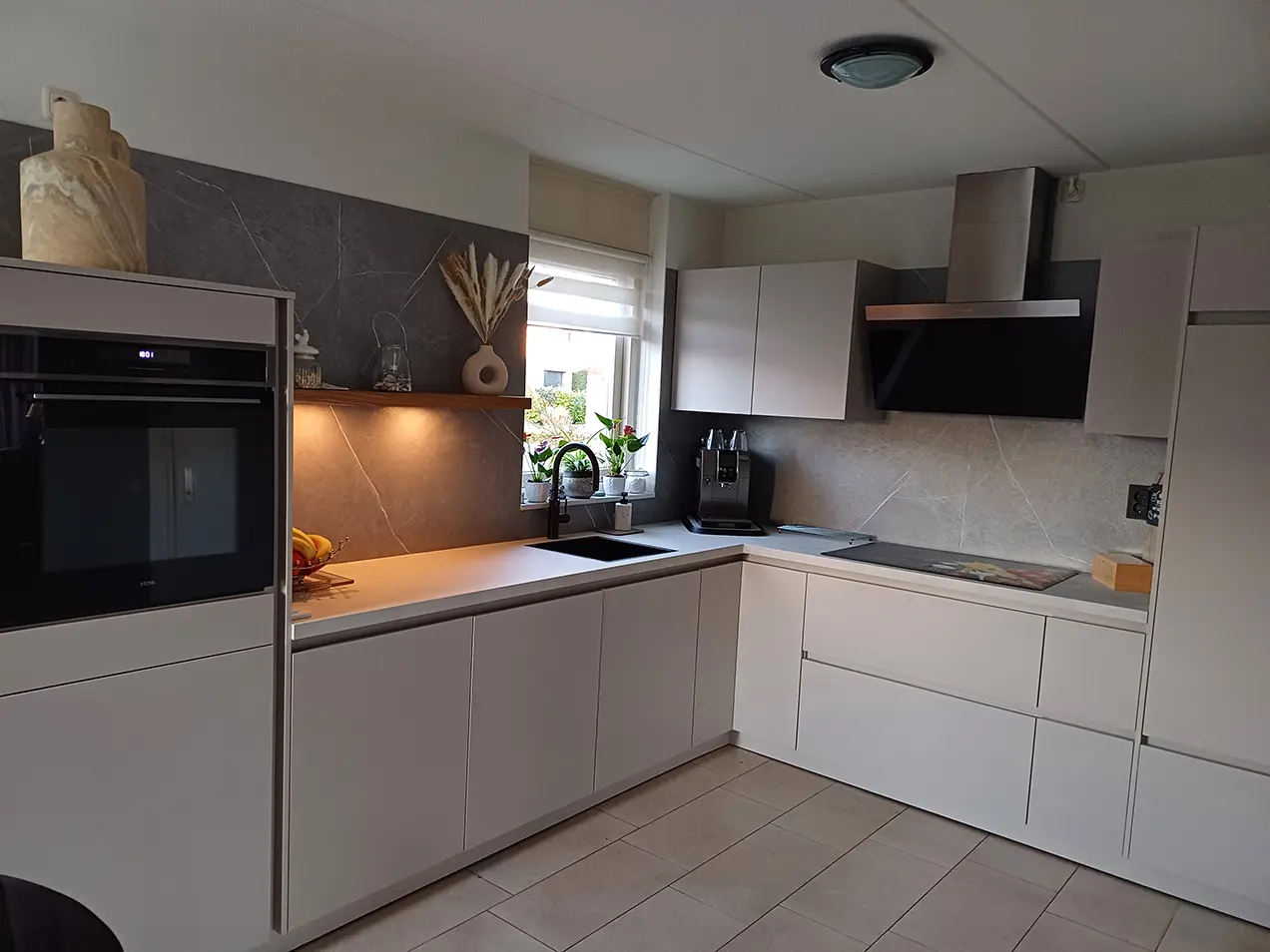 SPC Marmer Plaat Wandpaneel Japandi Carrara Mercury Mat Zilver Grijs Wit tweede afbeelding