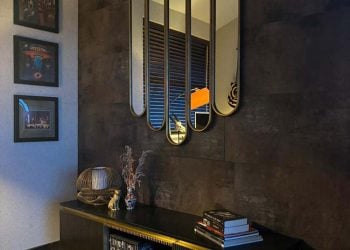 Stijlvol toilet met marmeren achterwand hotel chique