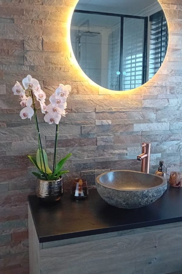 Steenstrip-koper-shine-badkamer-spiegel.jpg Steenstrip-koper-shine-badkamer-spiegel.jpg