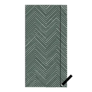 Groen wandpaneel met strakke visgraatstructuur – Scandinavische look.